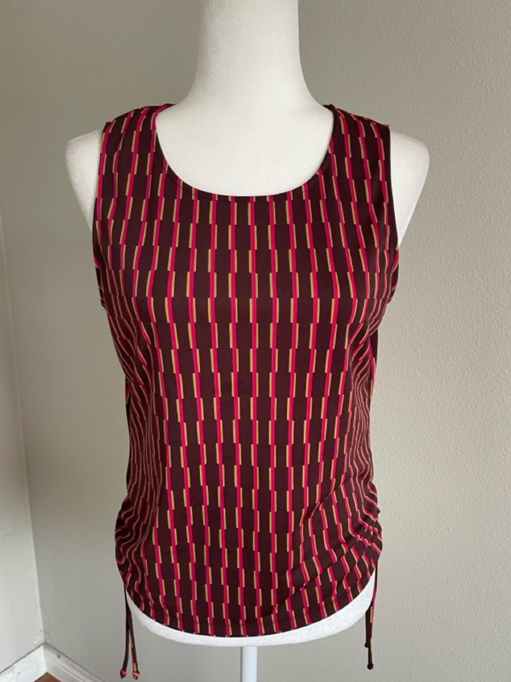 Women’s Sleeveless Geometric Print Tank Top - Burgundy Size M